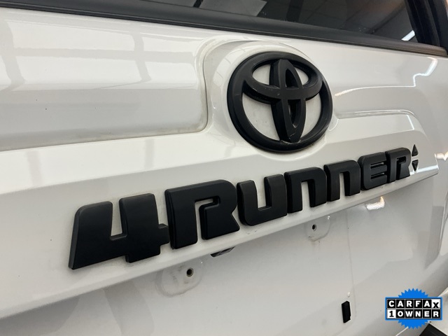 Vehicle image 26 of 32