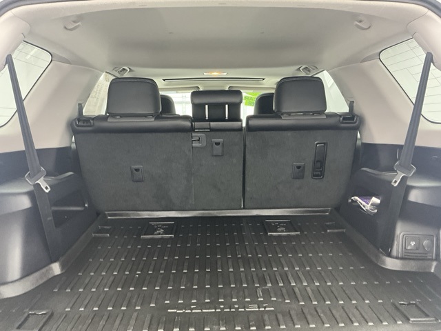 Vehicle image 24 of 32