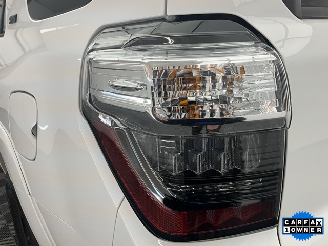 Vehicle image 25 of 32