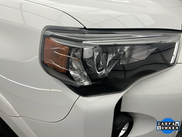 Vehicle image 28 of 32