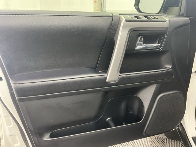 Vehicle image 16 of 32