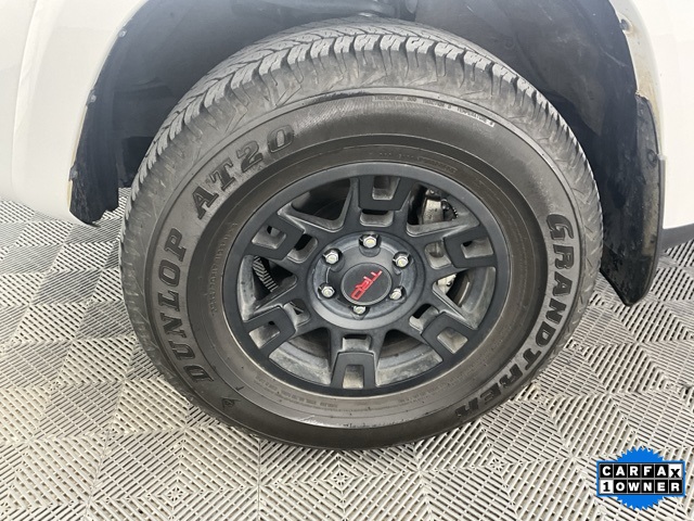 Vehicle image 30 of 32