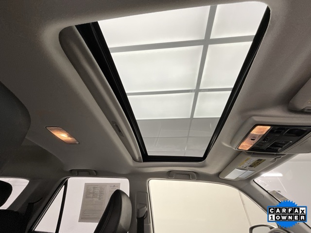 Vehicle image 10 of 32