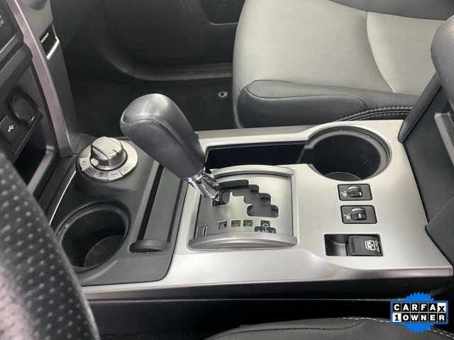 Vehicle image 23 of 32