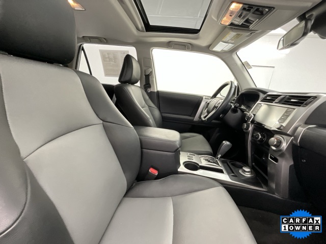 Vehicle image 17 of 32