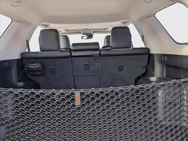 Vehicle image 11 of 26