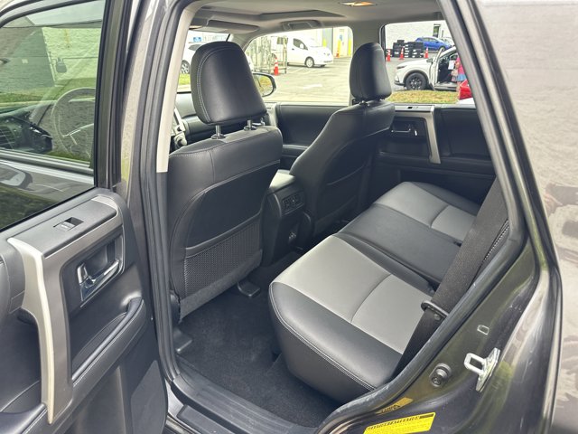 Vehicle image 17 of 37