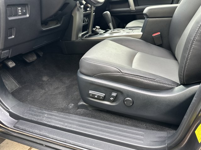 Vehicle image 35 of 37