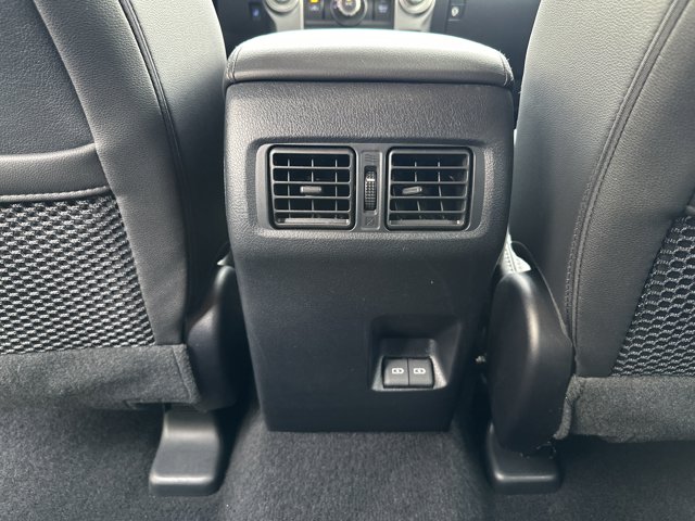 Vehicle image 31 of 37