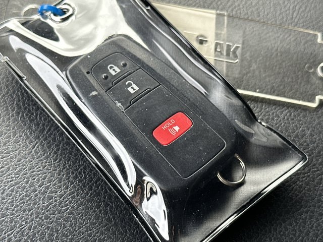 Vehicle image 32 of 37