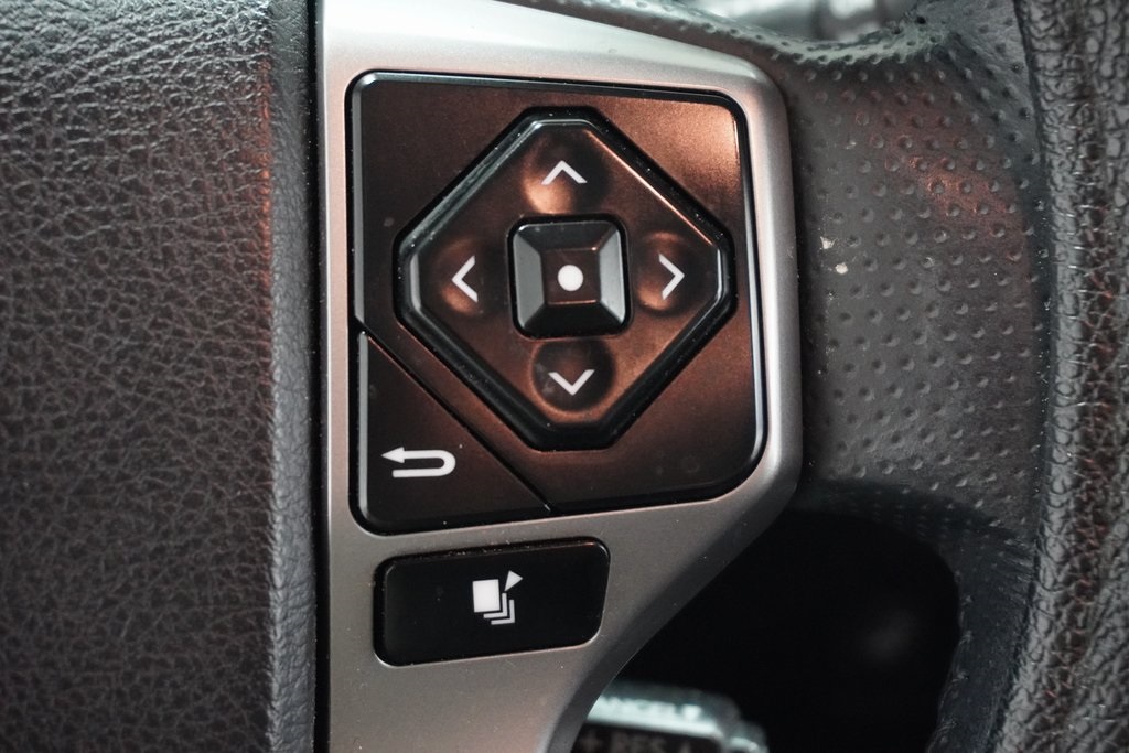 Vehicle image 14 of 23