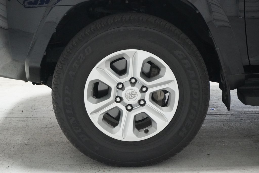 Vehicle image 11 of 23
