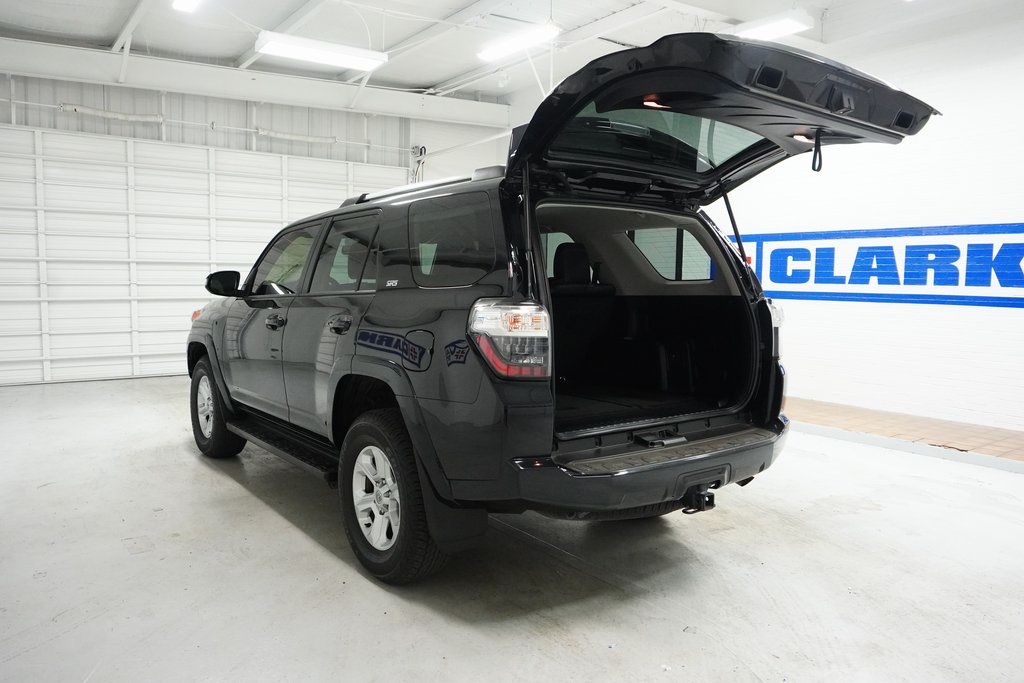 Vehicle image 9 of 23