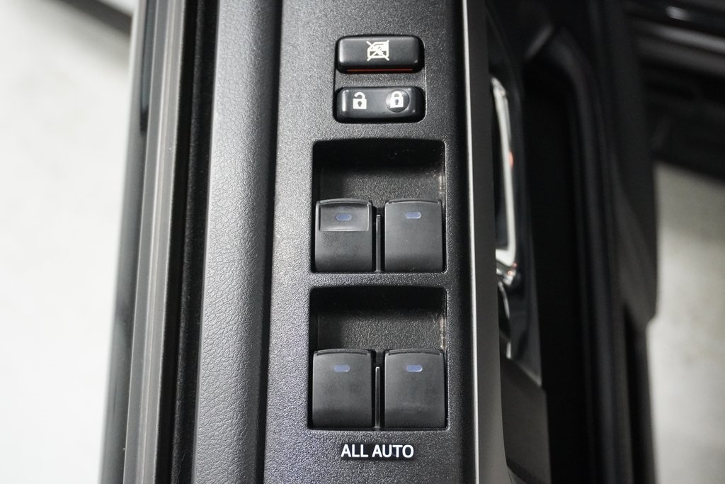 Vehicle image 13 of 23