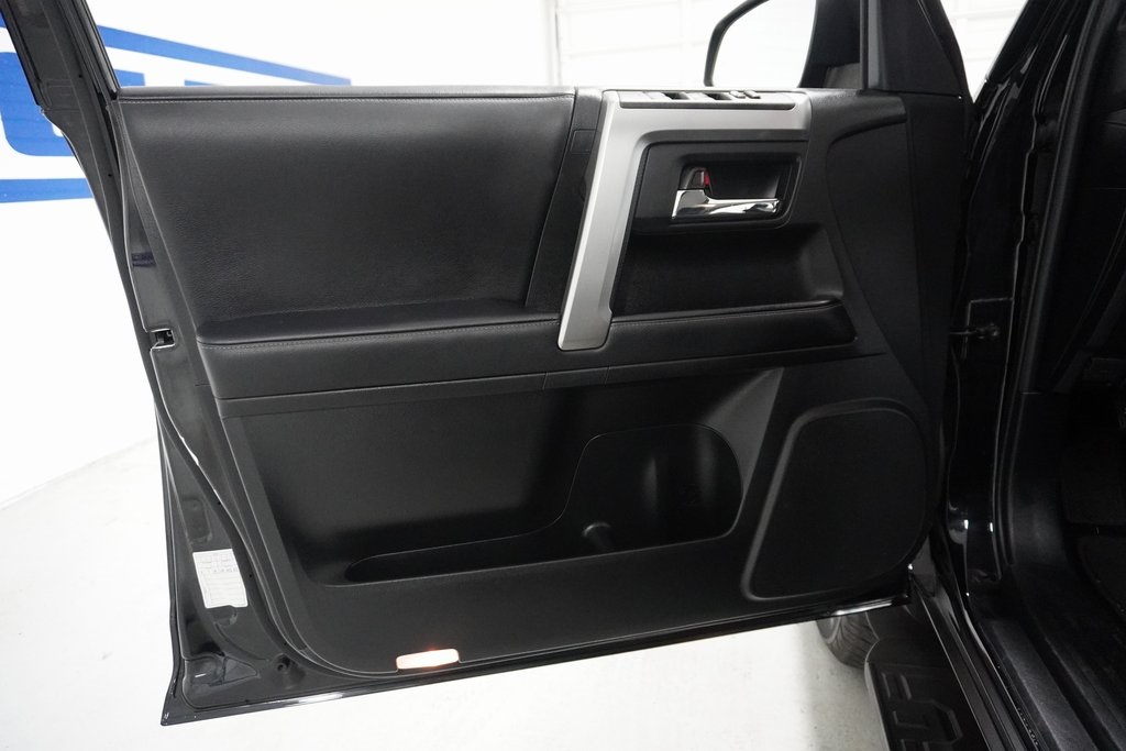 Vehicle image 12 of 23