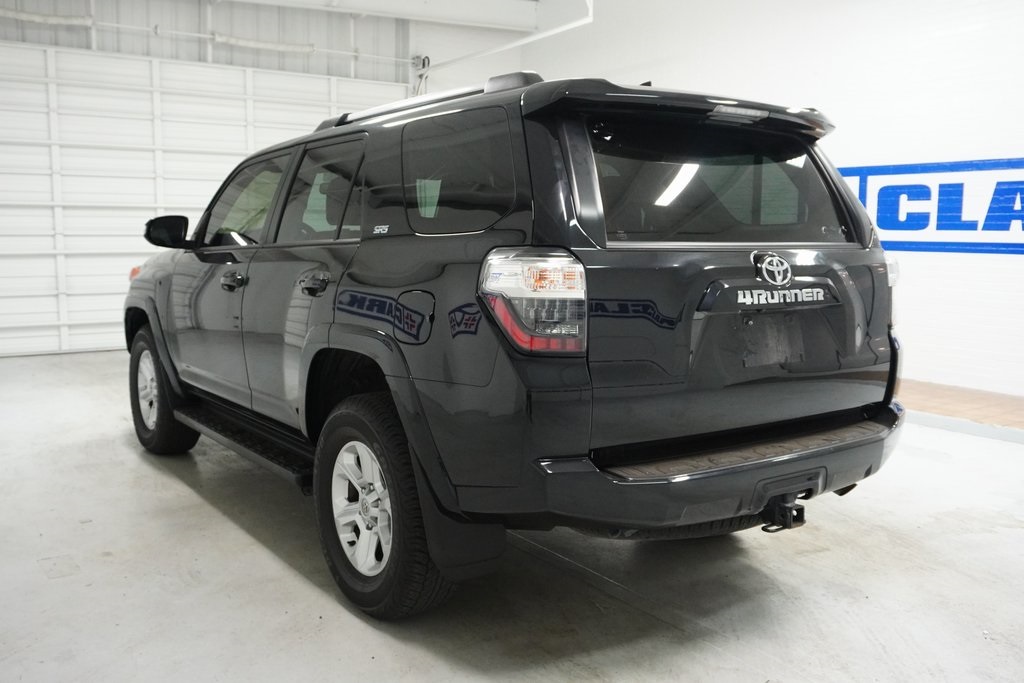 Vehicle image 8 of 23