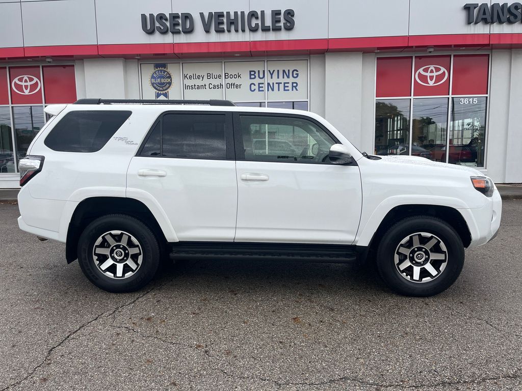 Vehicle image 4 of 33