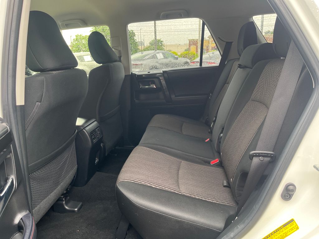 Vehicle image 14 of 33