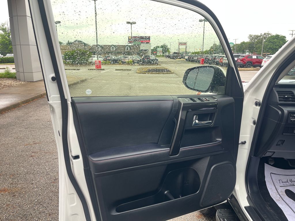 Vehicle image 18 of 33