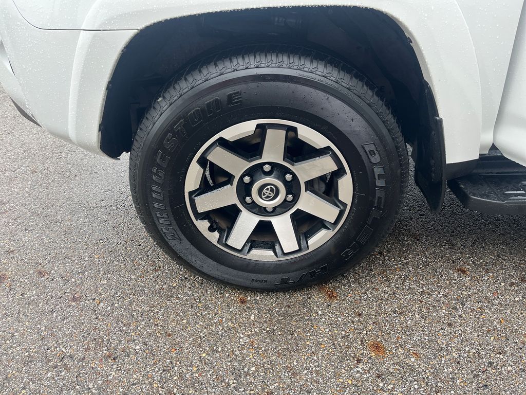 Vehicle image 12 of 33
