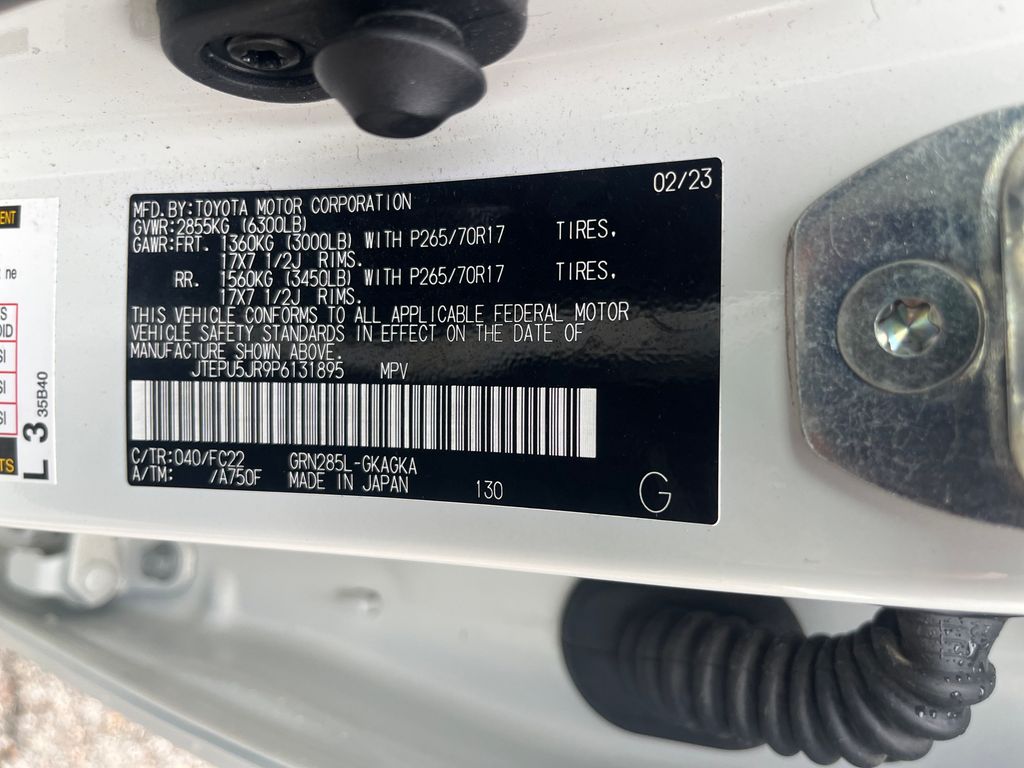 Vehicle image 28 of 33