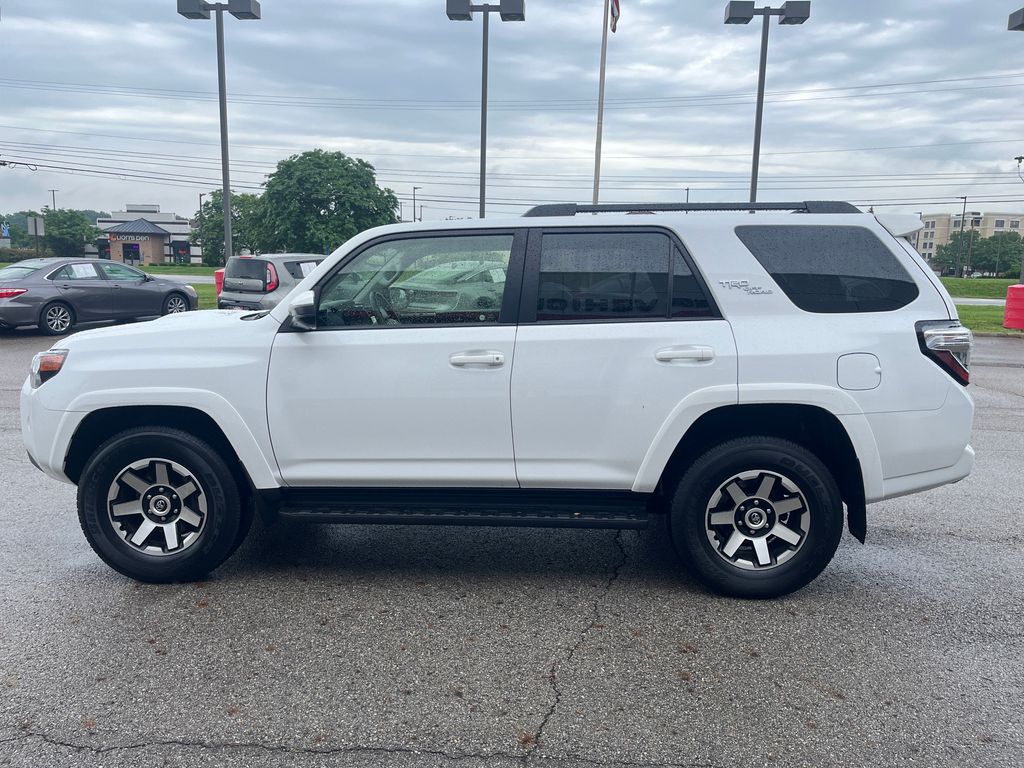Vehicle image 10 of 33