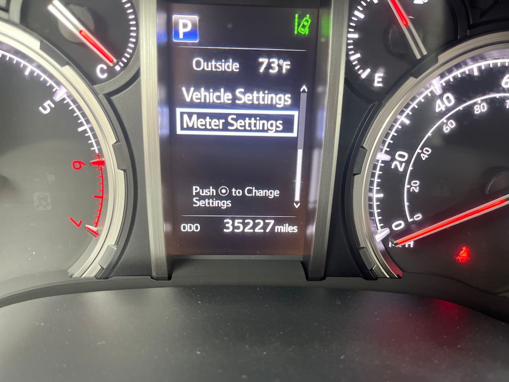 Vehicle image 21 of 33