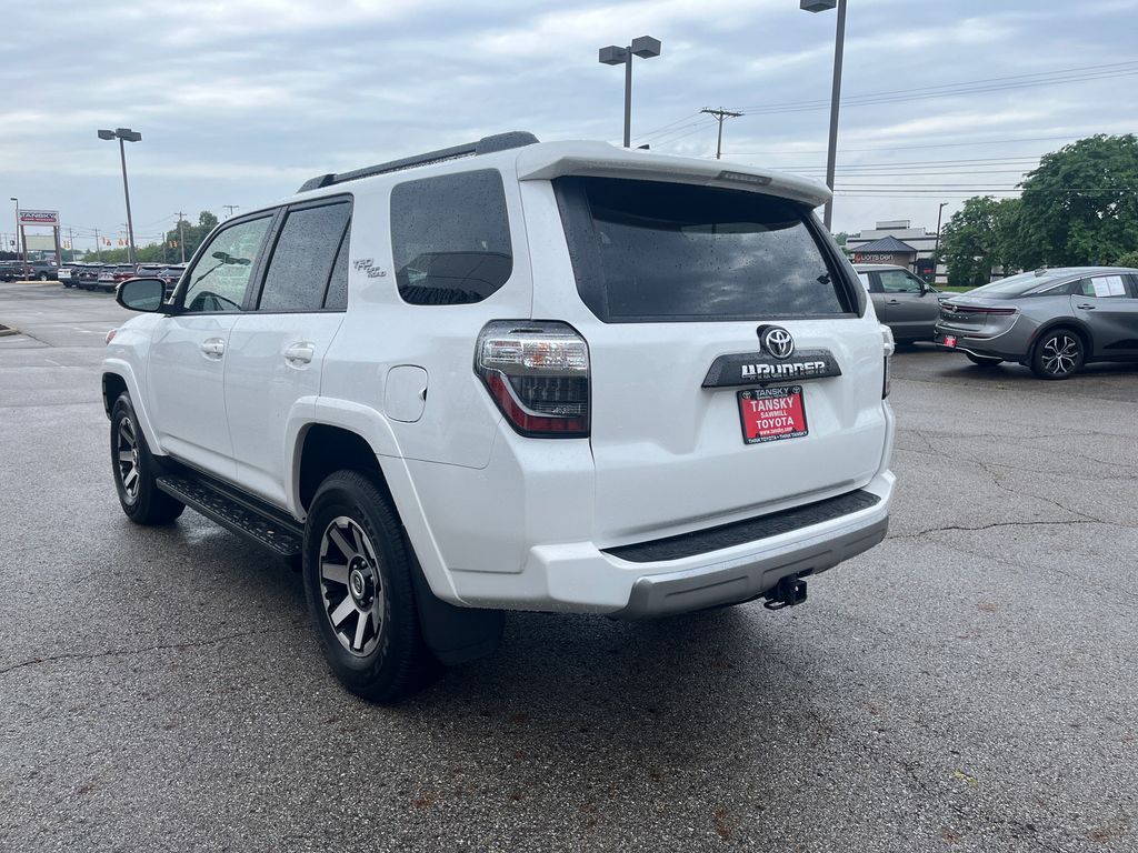Vehicle image 8 of 33