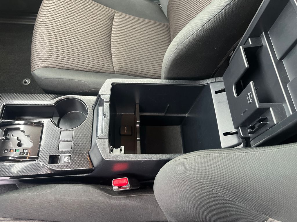 Vehicle image 32 of 33