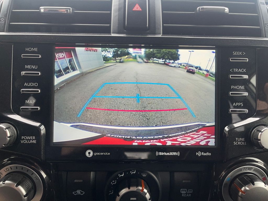 Vehicle image 25 of 33