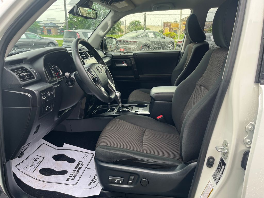 Vehicle image 15 of 33
