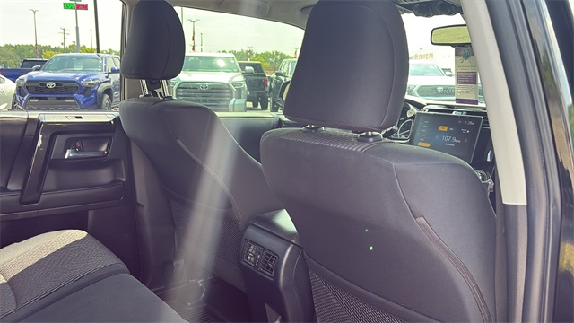 Vehicle image 11 of 29