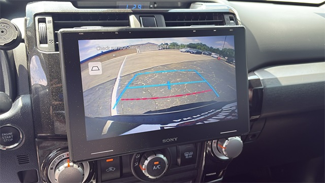 Vehicle image 21 of 29