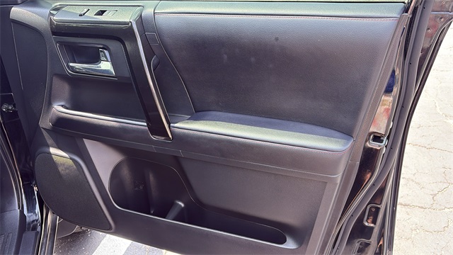 Vehicle image 27 of 29