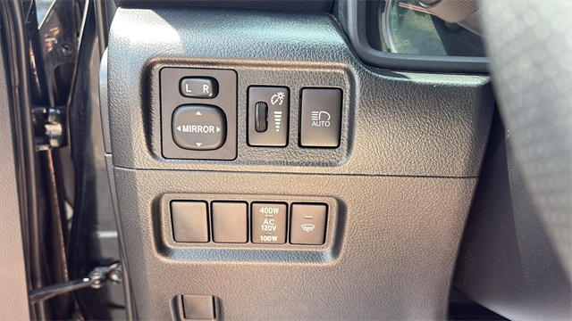 Vehicle image 25 of 29