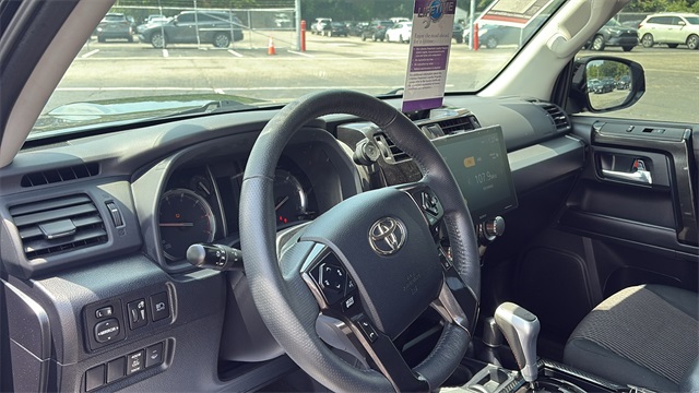 Vehicle image 17 of 29
