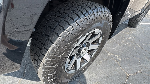 Vehicle image 8 of 29