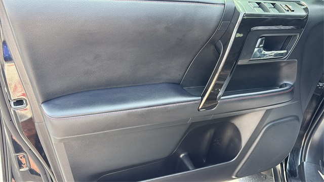 Vehicle image 23 of 29