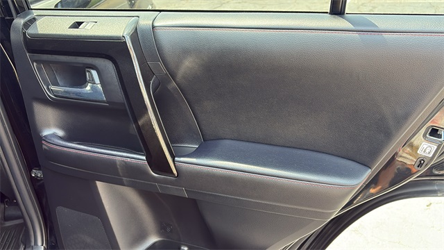 Vehicle image 16 of 29