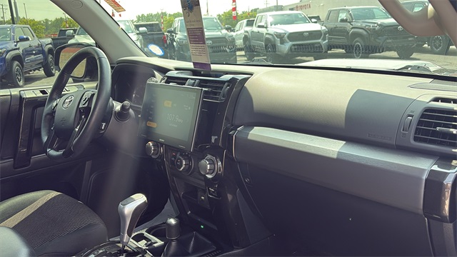Vehicle image 18 of 29