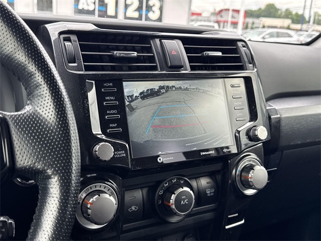 Vehicle image 18 of 28