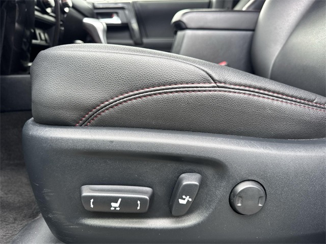 Vehicle image 12 of 28