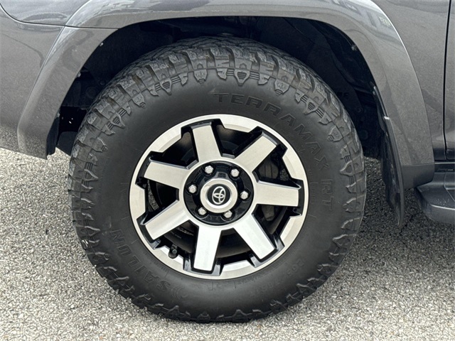 Vehicle image 22 of 28