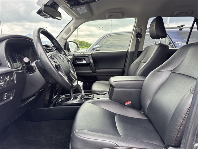 Vehicle image 11 of 28