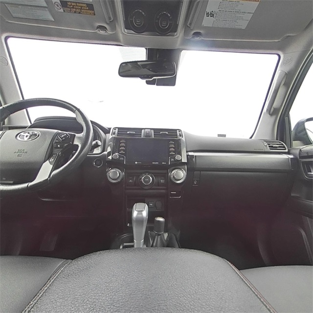 Vehicle image 25 of 28