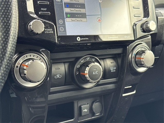 Vehicle image 20 of 28
