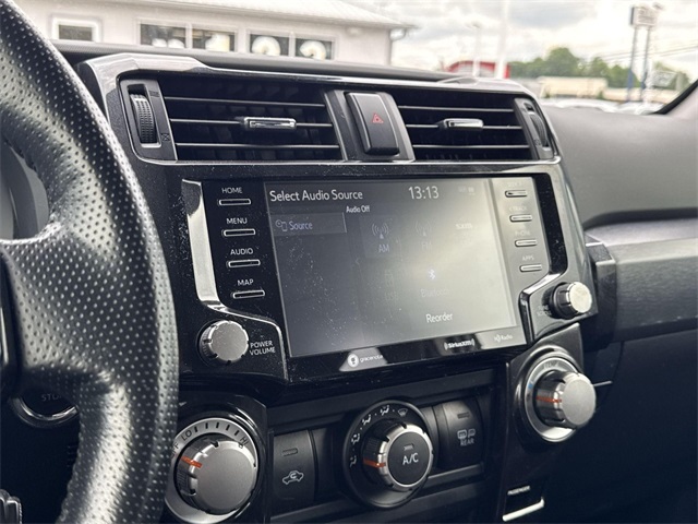 Vehicle image 17 of 28