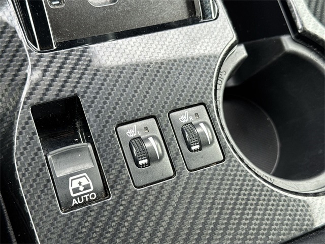 Vehicle image 21 of 28
