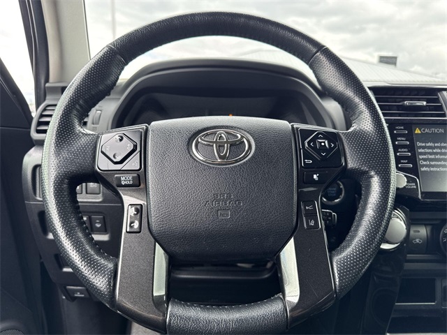 Vehicle image 16 of 28
