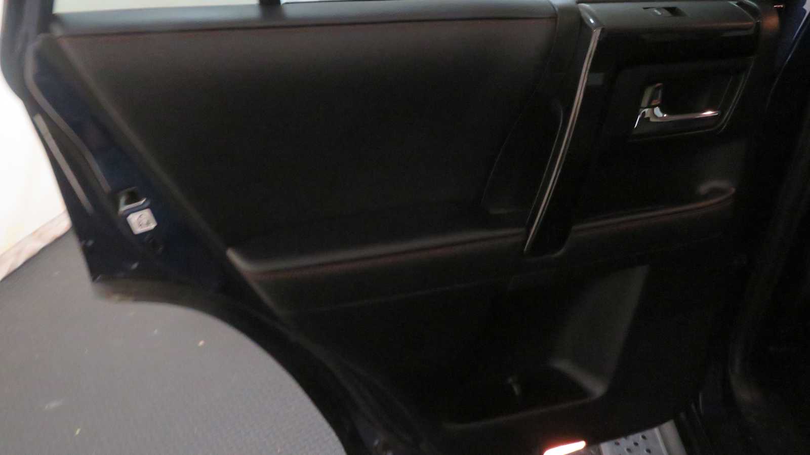 Vehicle image 37 of 41